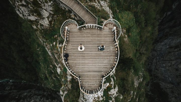 Taras drewniany vs. kompozytowy – co wybrać?